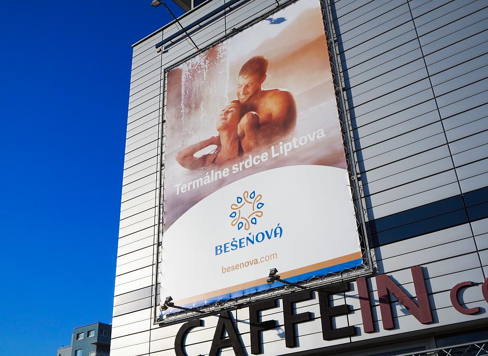 Reklamný banner napnutý v oceľovom ráme - Bešeňová